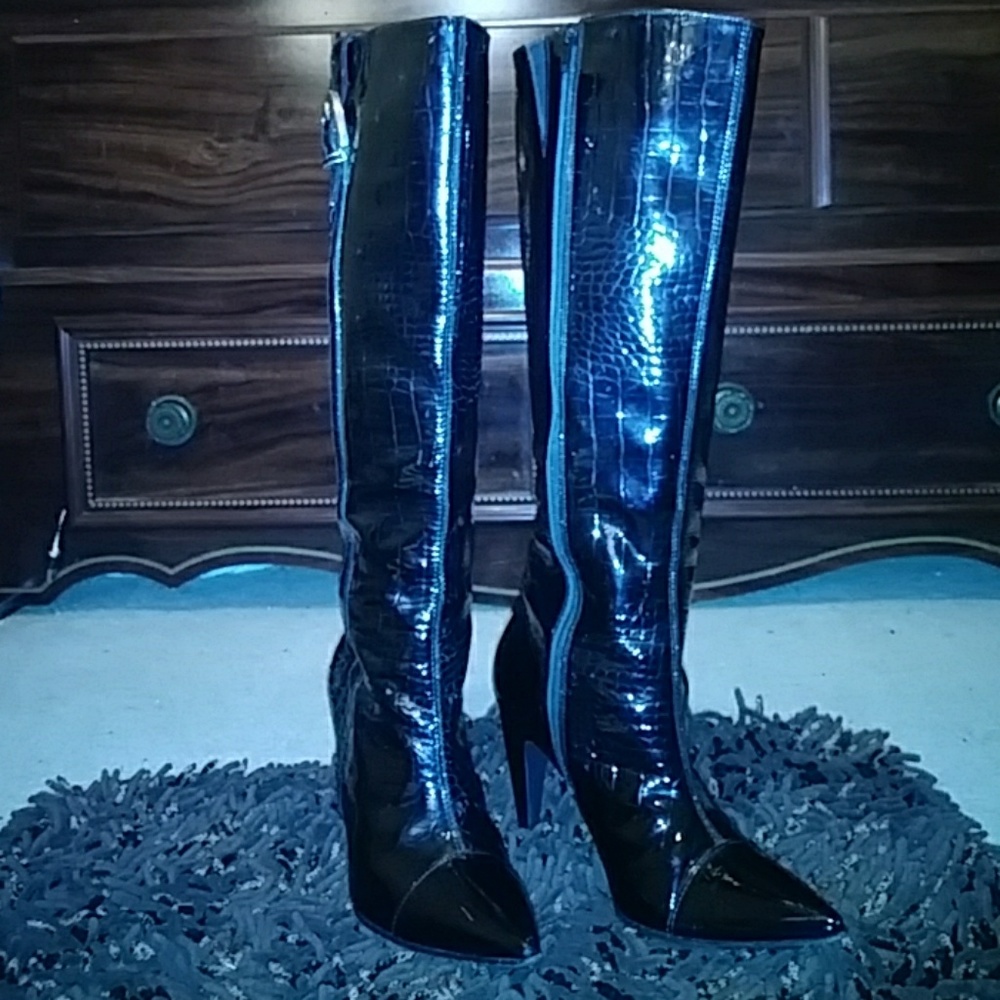 Used Black knee high boots. Size8